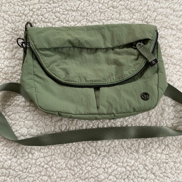 Lululemon All Night Festival Bag - EUC - Picture 1 of 9